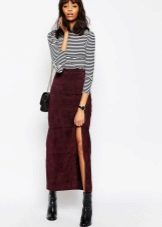 Medium length skirt with slit