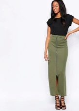 Medium length skirt with slit