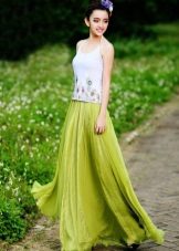 Long skirt sun to the floor for women with a slim column type