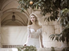 Sexy wedding dress with lowered wide sleeves