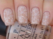 Beige manicure under a brown dress