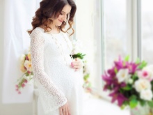 Lace white dress for pregnant photo shoot
