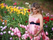 Dress with open shoulders for pregnant