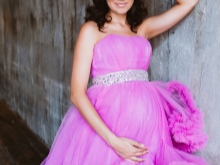 Beautiful dresses for rent for a photo shoot of pregnant women