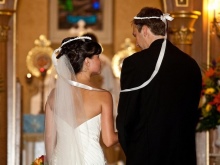 Hairstyle option to the wedding dress