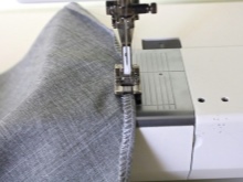 Processing the bottom of the skirt half-elastic