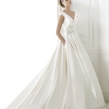Long wedding dress in the style of a princess 2015
