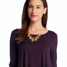 Gold-colored accessories for burgundy dress