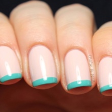Pink manicure under the mint dress