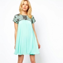 Trapezoidal dress for women with hourglass figure