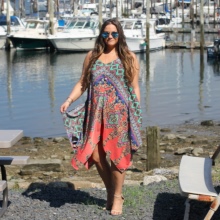 Dress trapezoidal with an abstract pattern for the full