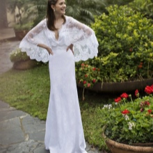 Wedding dress with wide sleeves