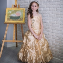 Graduation dress in kindergarten cream