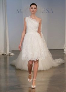 Lace wedding dress in Empire style