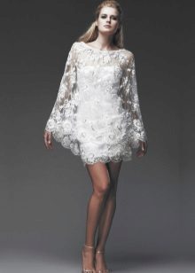 Short wedding dress with embroidered patterns
