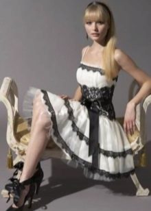 Short wedding dress with black lace