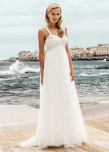 Loose hair for a beach ceremony