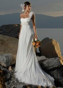 Wedding hairstyle for a beach wedding