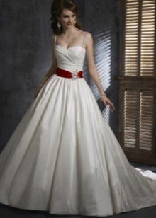 A-line silhouette wedding dress