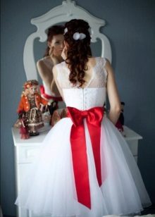 Red bow for a short wedding dress
