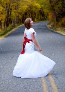 Short wedding dress with burgundy belt