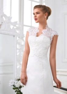 Openwork bolero on the wedding dress, buttoning the back