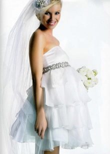 Wedding short dress for pregnant brides