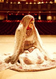Patterned Muslim Wedding Dress