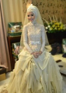 Muslim wedding dress with a fluffy skirt