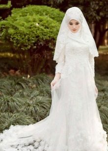 White tracery Muslim wedding dress