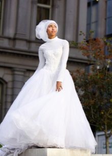 European wedding dress with golf for a Muslim bride