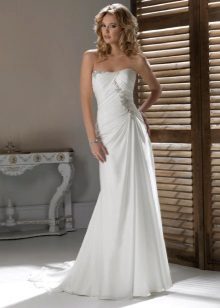 Long wedding dress with open shoulders