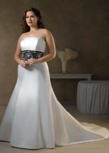 Wedding dress with train for full brides