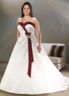 Wedding dress for the full with red elements