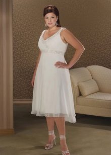 Short wedding dress for full brides in the Empire style