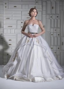 A magnificent wedding dress from Chrystelle Atallah