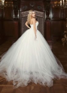 Luxurious chiffon wedding dress
