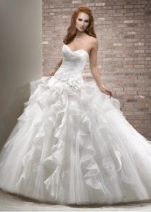 Magnificent wedding dress with vertical ruffles