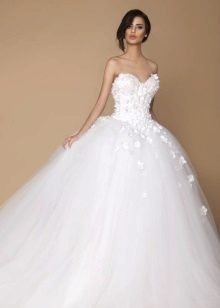 Magnificent wedding dress with a cutout heart