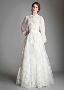 Closed wedding dress in the style of the 40's