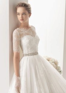 Wedding dress with short lace sleeves