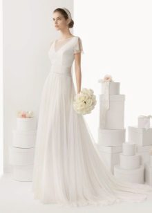 Closed dress with a small sleeve