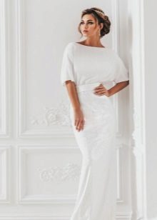 Three-quarter sleeve wedding dress