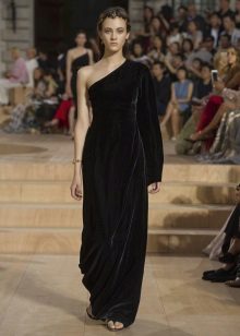Evening dress from Valentino on one shoulder