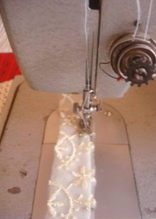 Sweeping lace and organza straps