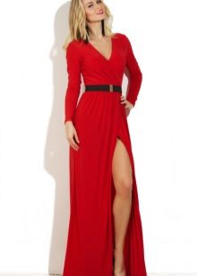 Red evening dress with a slit is not expensive