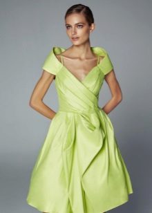 Evening short green dress with tight skirt
