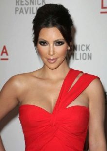 Makeup for a red evening dress