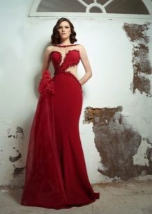 Red evening dress to the floor