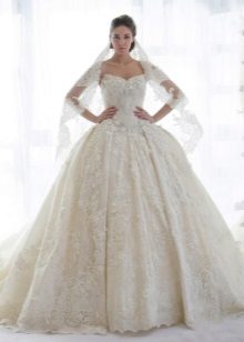 Magnificent Lace Wedding Dress
